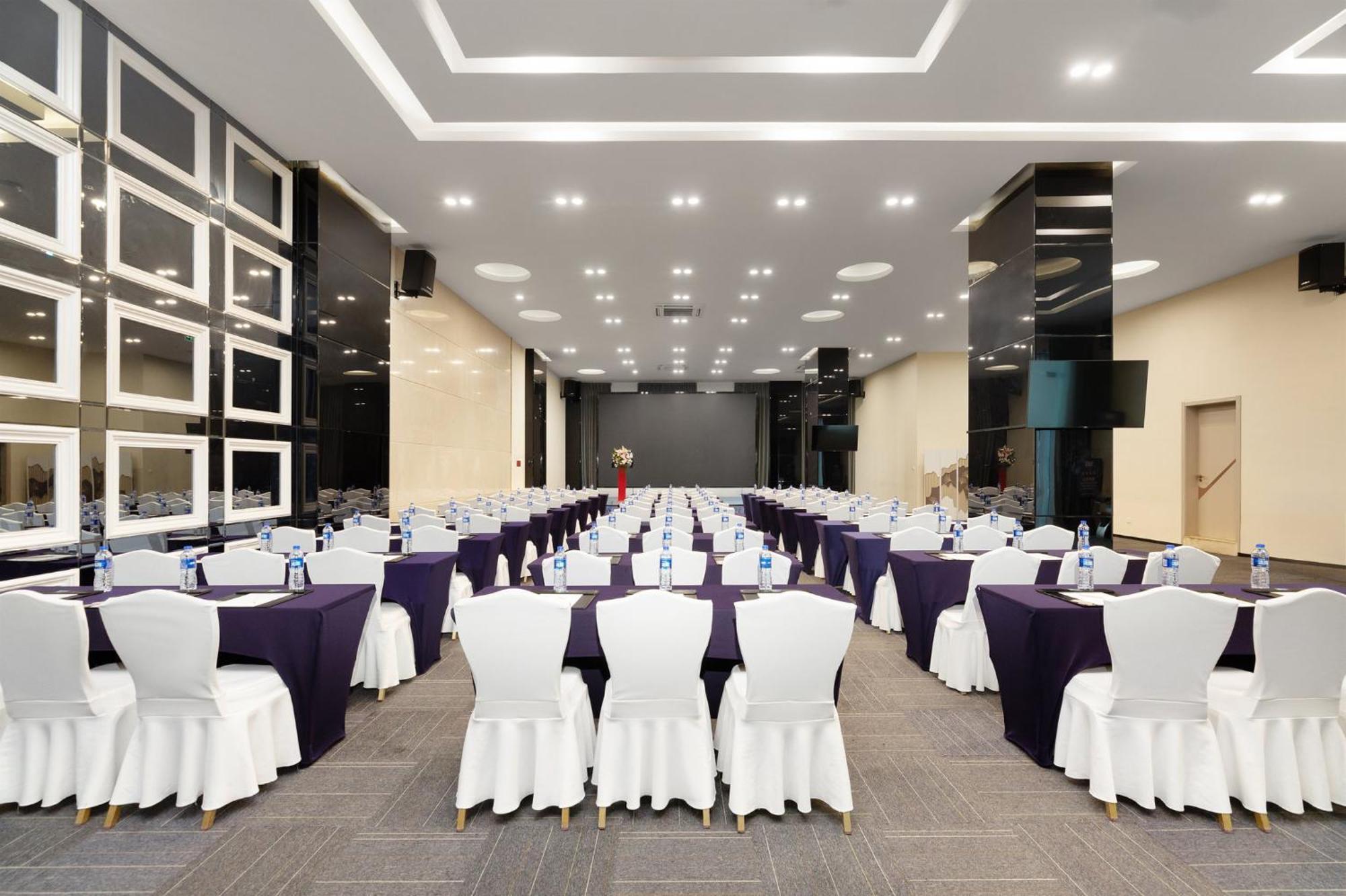 Holiday Inn Express Chengdu Wuhou By Ihg-Wuhou Temple And Jinli Eksteriør bilde